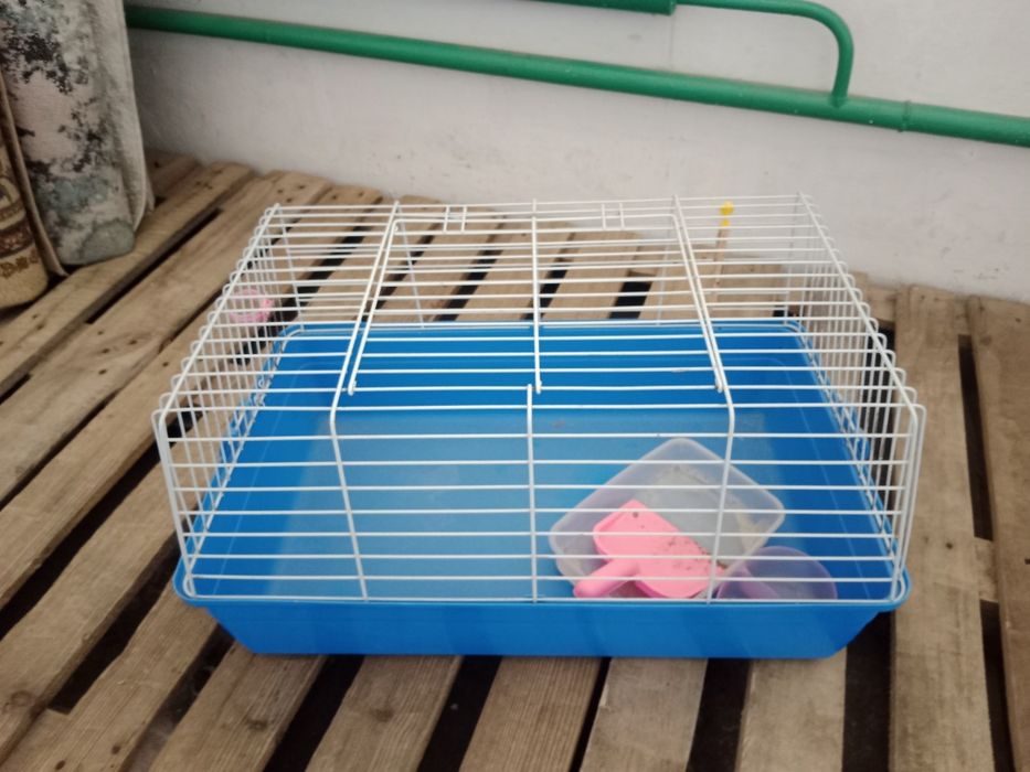 Продам  2 клетки