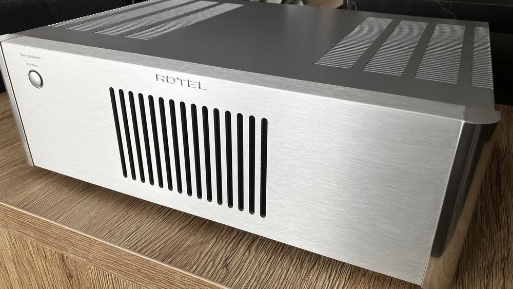 Rotel amplificator de putere RB-1552MK2