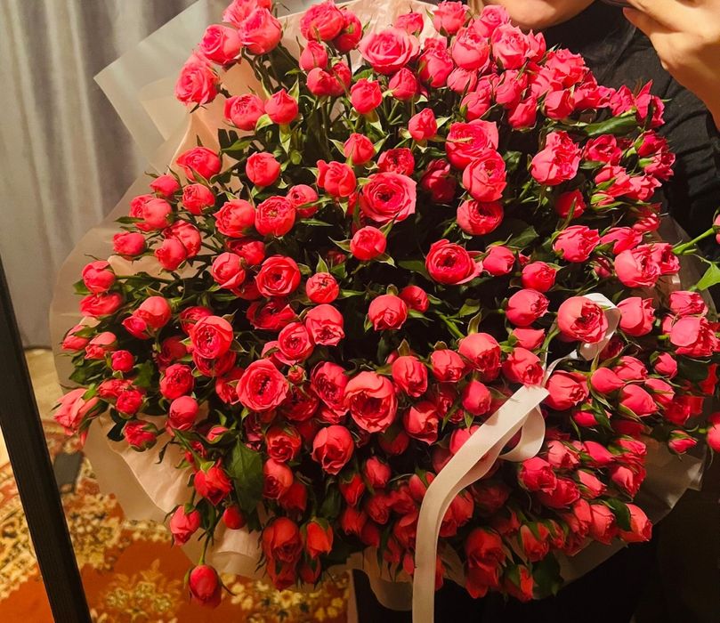 Букет цветов. Спрей розы