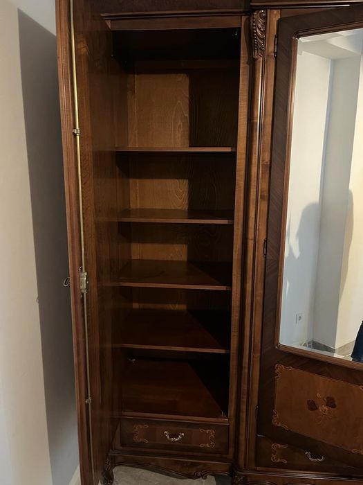 Vând mobila lemn masiv.