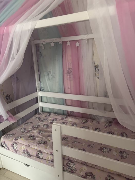 Продам кроватку в хорошем состояние .