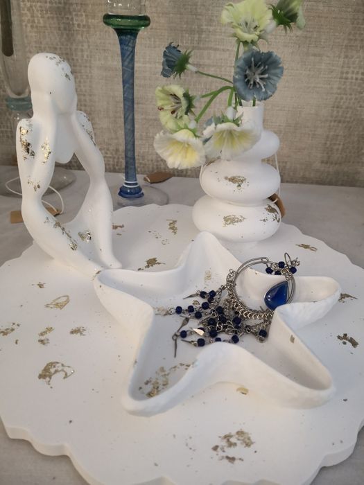Фигури порцелан, месинг, дърво