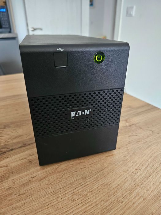 UPS Eaton 5E 1100iUSB (1100VA / 660W) | с 2 акумулатора | 6 броя IEC C13 | Тестван и работещ