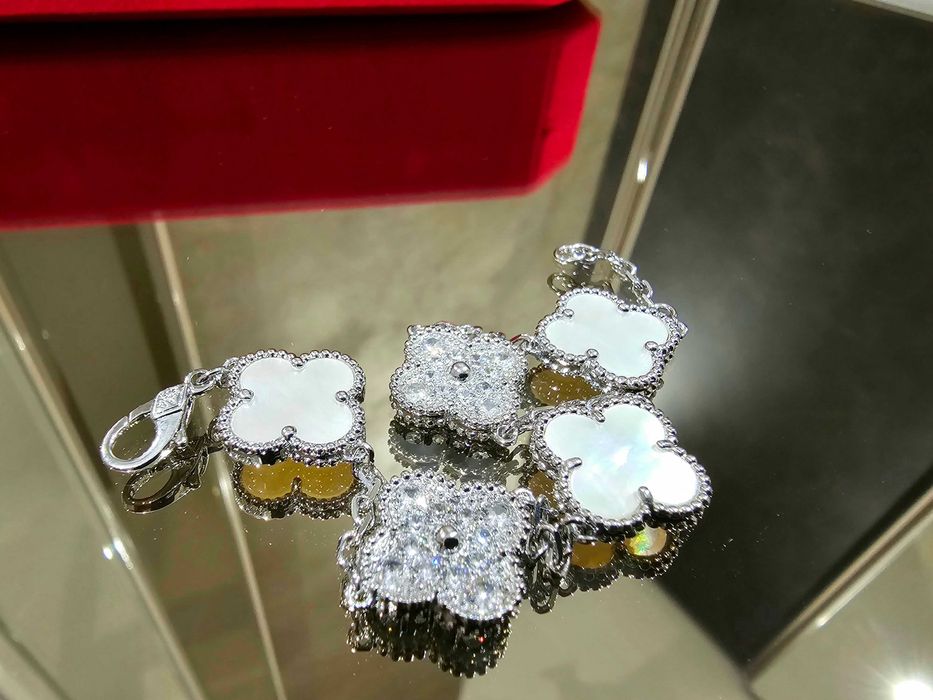 Van Cleef & Arpels VCA Silver Mother Diamond Alhambra Дамска Гривна