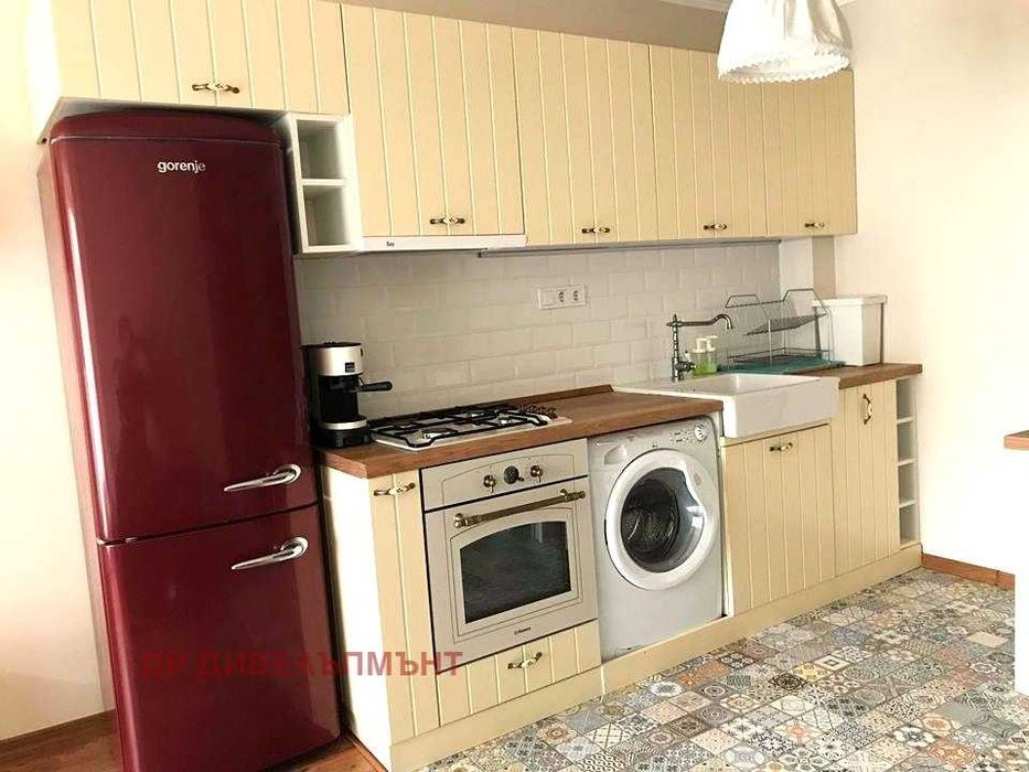 Отличен двустаен с двор до Нов Български и Метрото в Овча купел