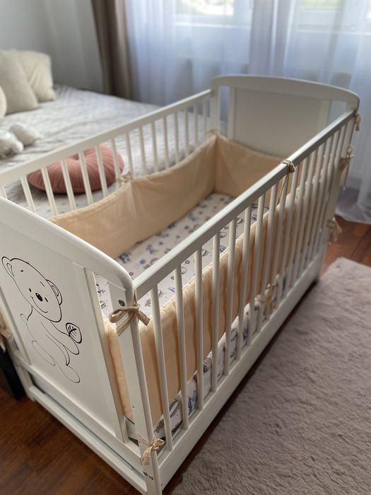 Patut bebe cu saltea,2 huse pentru saltea si aparatoare incluse
