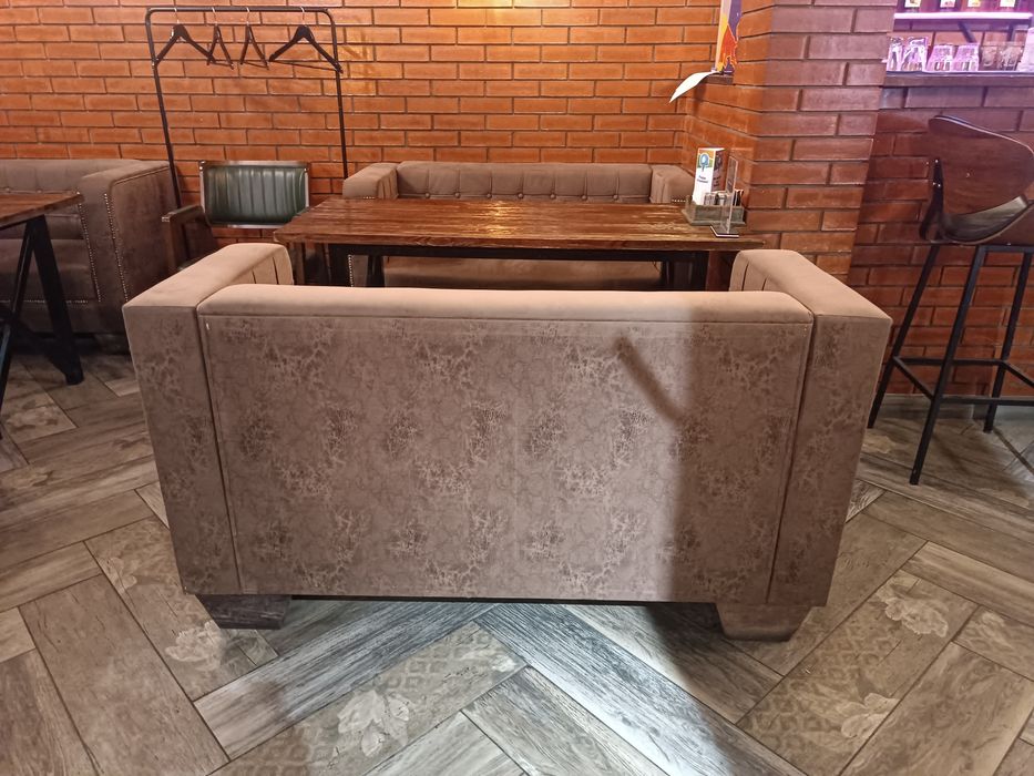 Продам диваны для кафе и ресторанов.