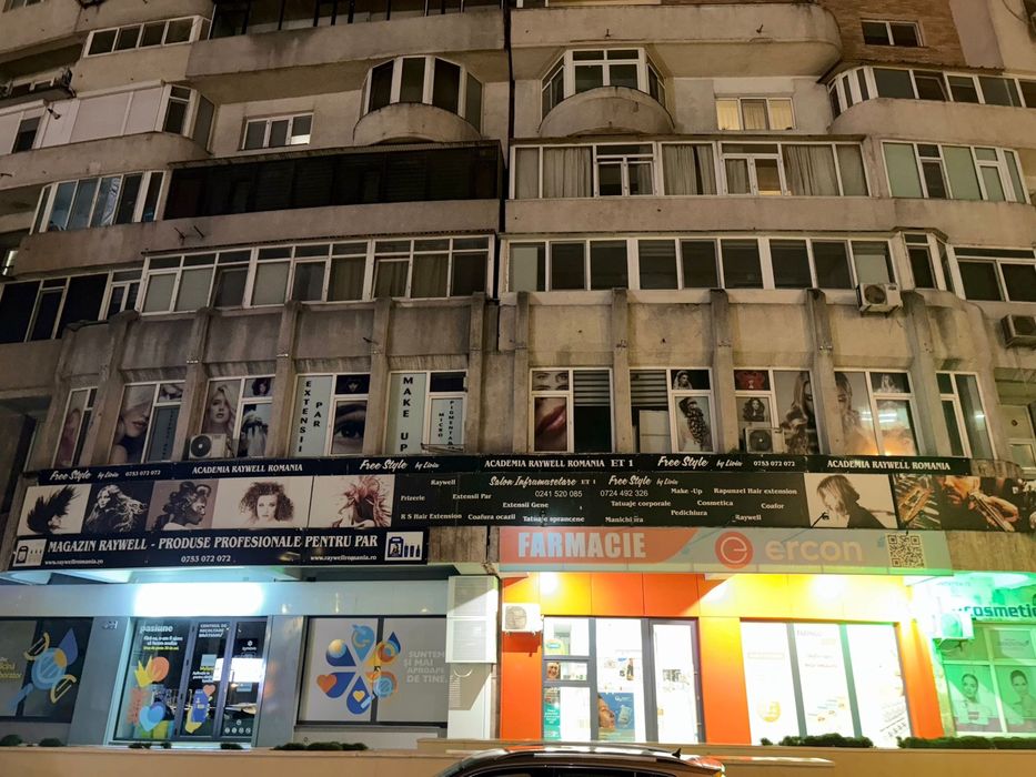 Se oferă spre vânzare spațiu comercial situat în zona ICIL, într-o intersecție foarte circulată, cu vizibilitate excelentă și acces fac