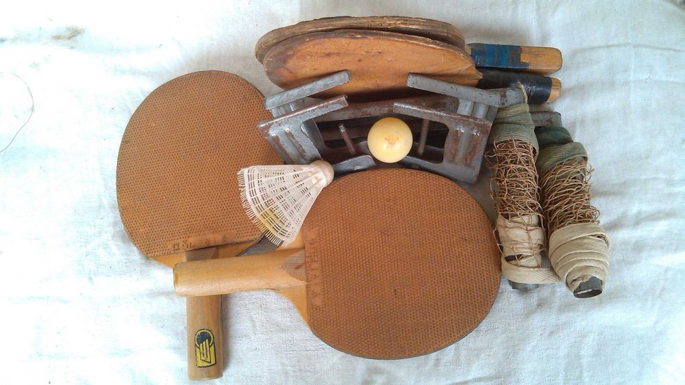 Ракетки, мячик и сетка для настольного тенниса