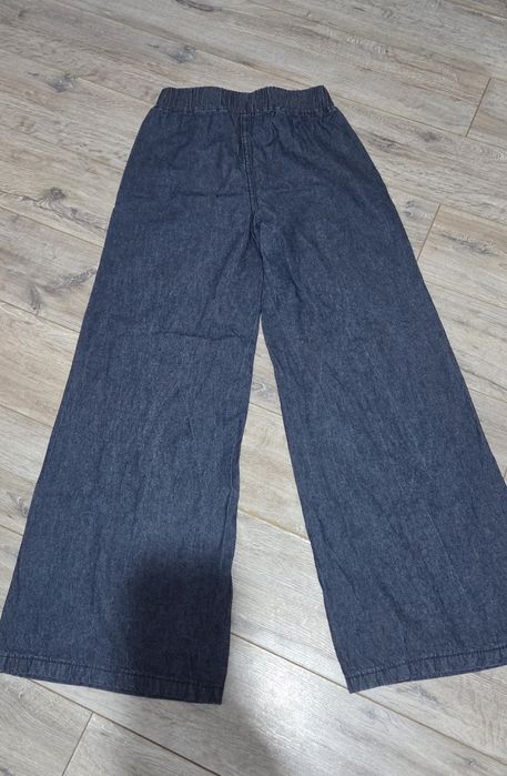Pantaloni cu picior larg