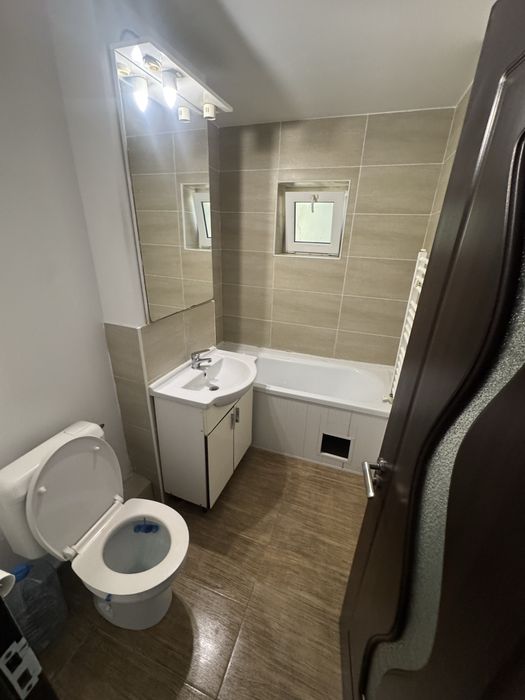 Inchiriez apartament nemobilat 4 camere parter Obcini