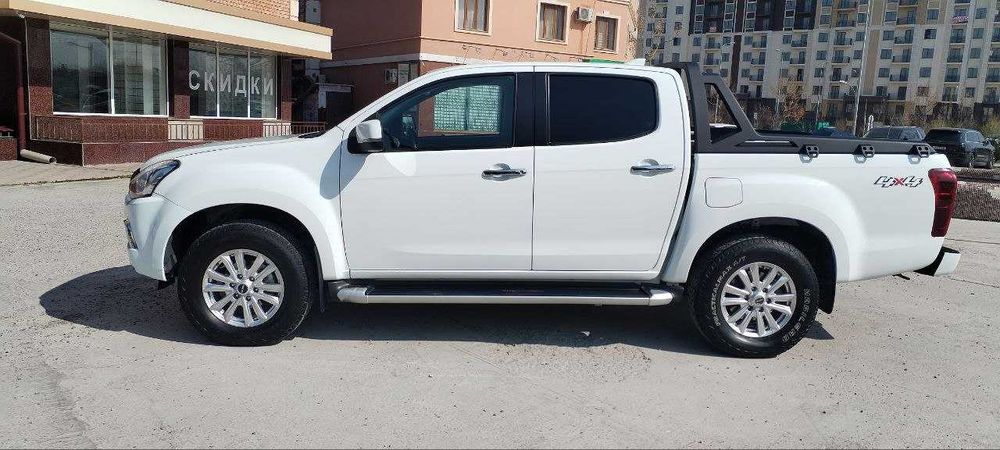 Isuzu D-MAX oq beliy