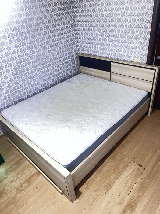 Кровать б/у вместе с мотрасом