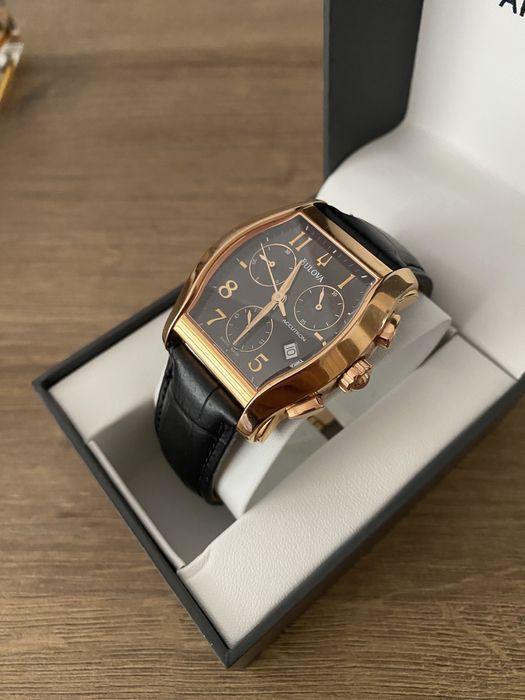 Часовник Bulova ЧИСТО НОВ модел c876889