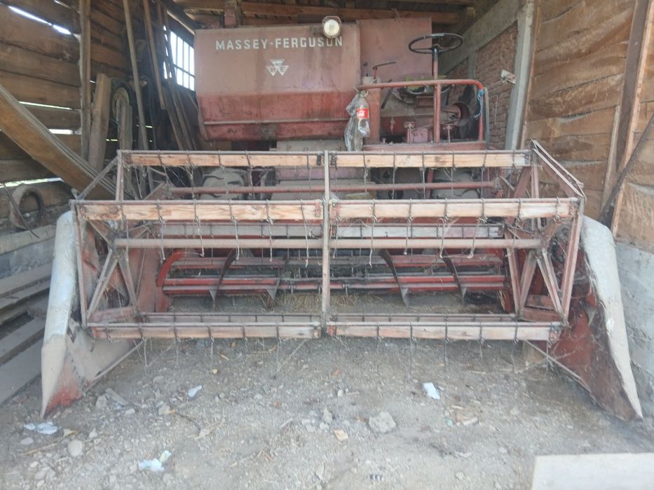 Vînd combină massey ferguson!