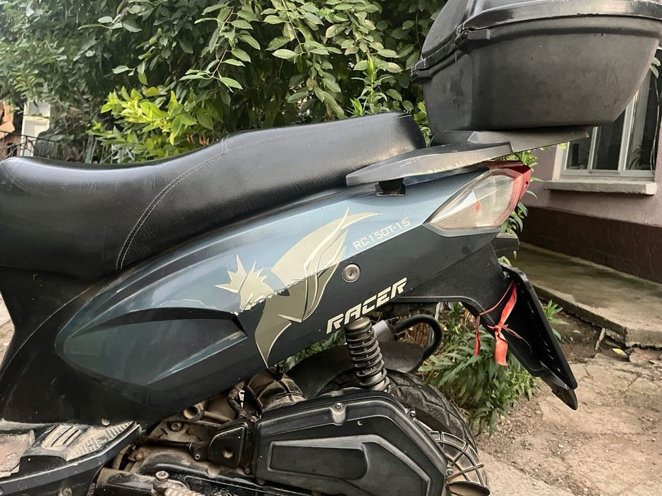 Продам скутер хорошим