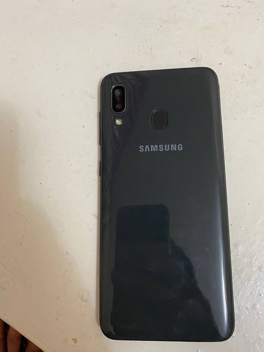 Galaxy a20 ishlashi yaxshi xotira 32