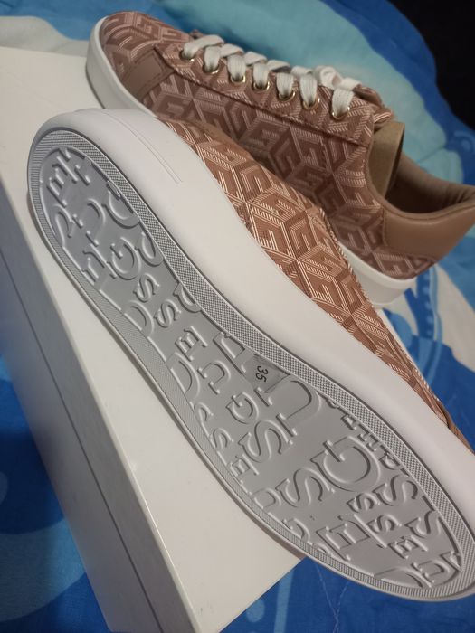 Чисто нови дамски обувки GUESS