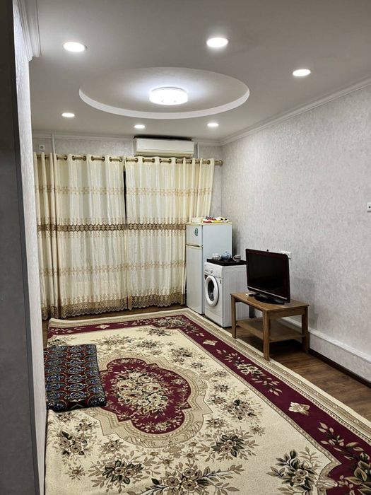 (Без маклер) 4 (5) хонали уй cотилади, 9 қаватли уйни 4 қавати.