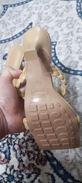 Женские босоножки