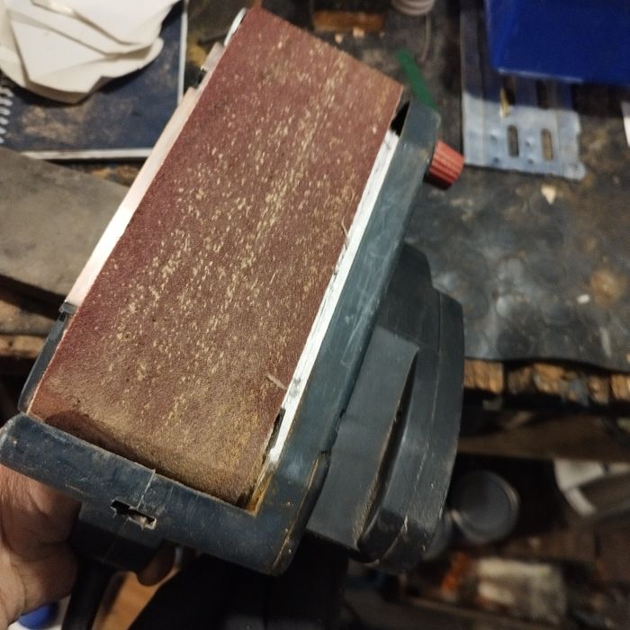 Лентов шлайф работи без проблеми.