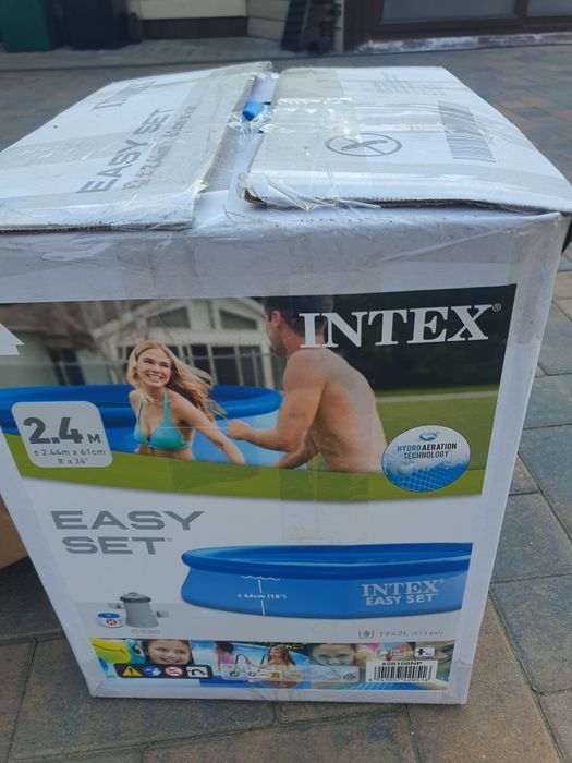 Vând piscina gonflabila