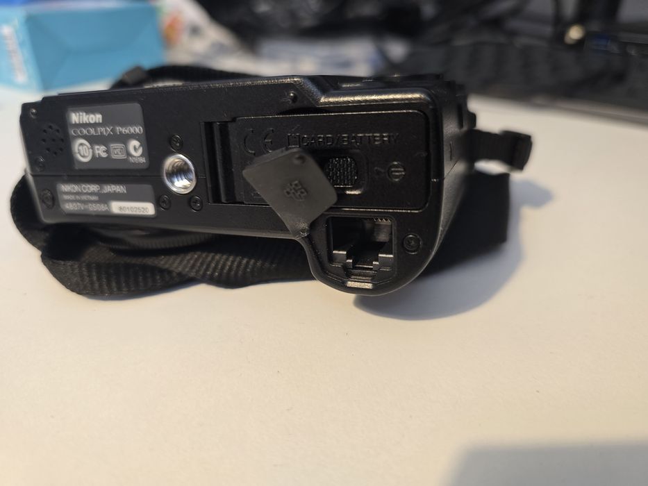 Aparat foto Nikon CoolPix P6000