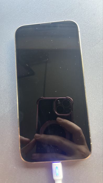 Iphone 13 functional pentru piese