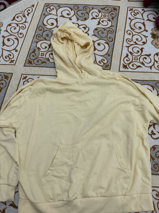 Киімдер сатылады