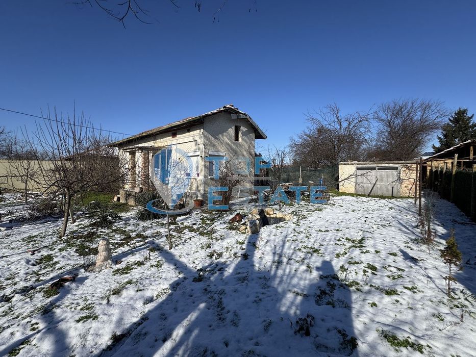 Къща в близост до центъра на село Правда, област Велико Търново