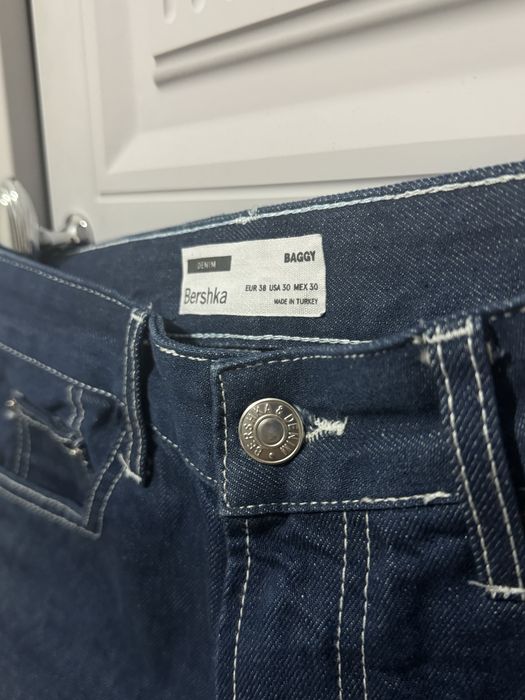 Продам джинсы Bershka 38 размер