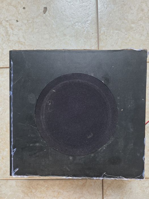 Vand subwoofer si sateliți