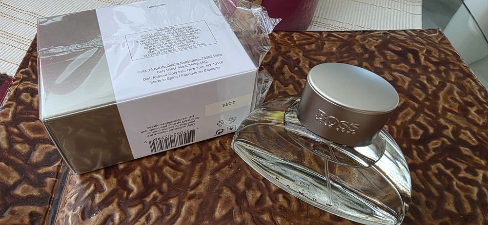 Hugo Boss, BOSS WOMAN 90ML
Boss Woman
Eau de Parfum за жени 90 ml
Boss Woman
Eau de Parfum за жени 90 ml