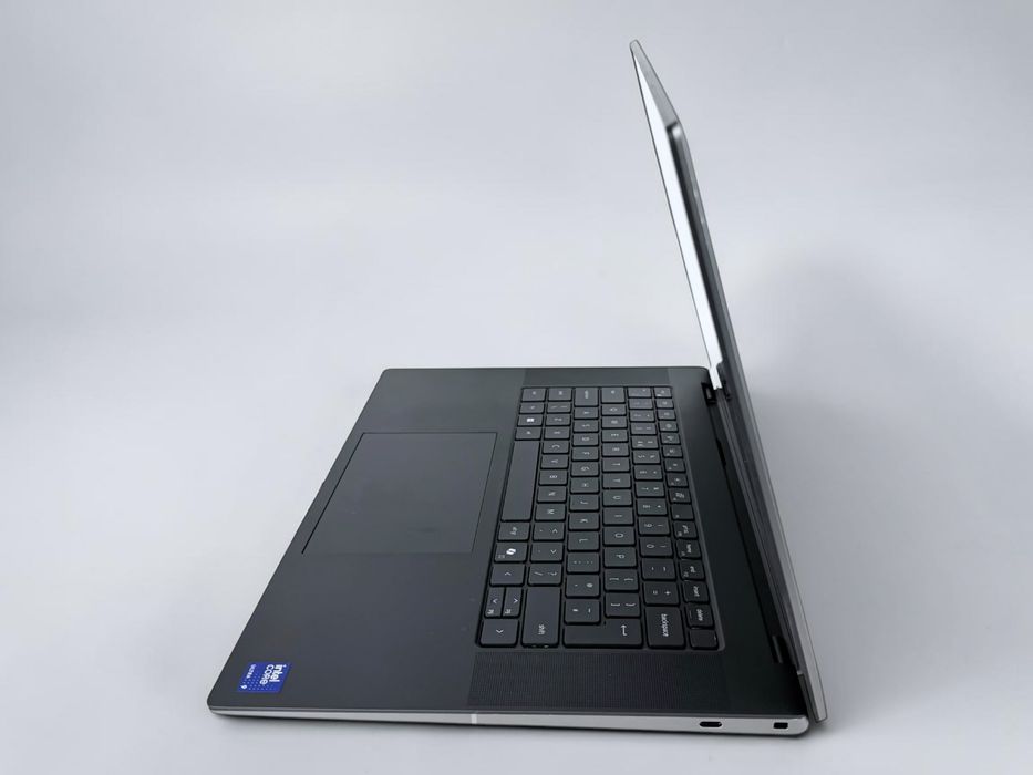 Лаптоп Dell Precision 5690 16" UHD+ Touch Intel Core Ultra 9 32GB RAM 1TB SSD RTX 3500 Ada 12GB Гаранция!