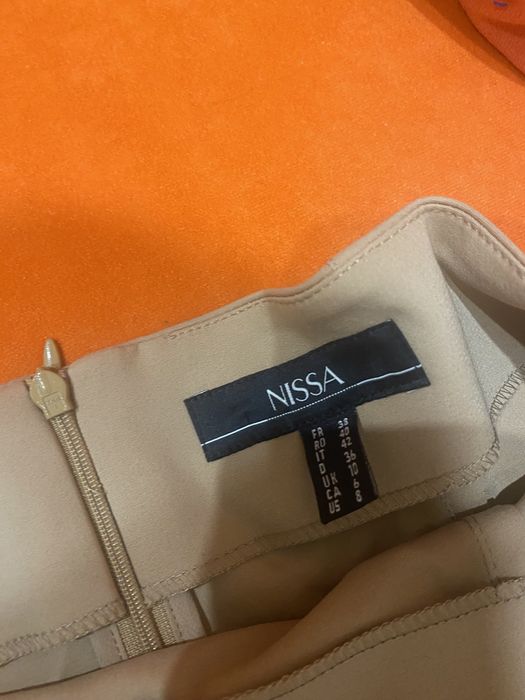 Fusta Nissa purtata o singura data