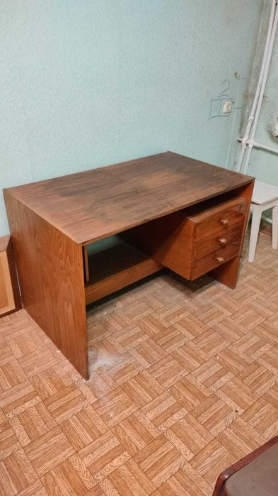 Стол письменный деревянный