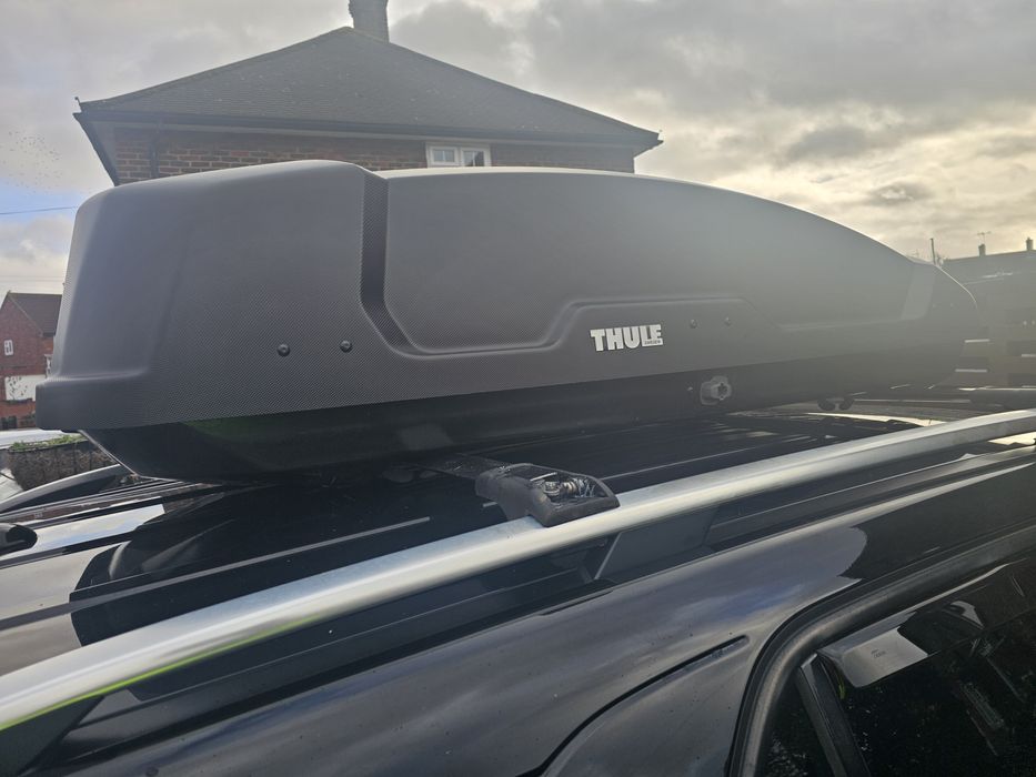Thule roof box 480l  ( cutie de portbagaj )