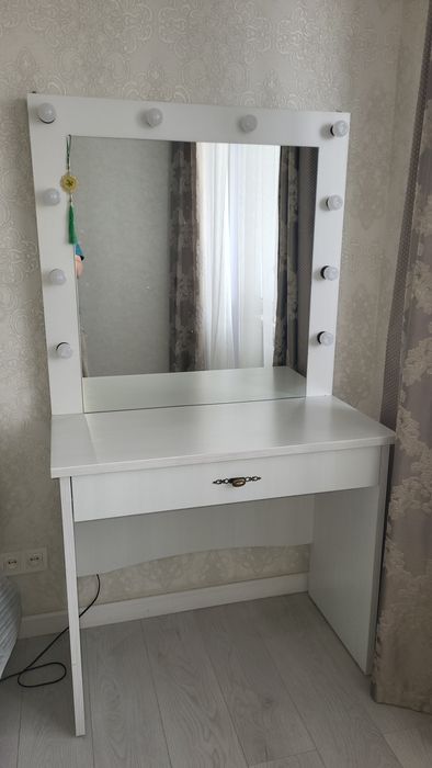 Продам макияжный стол
