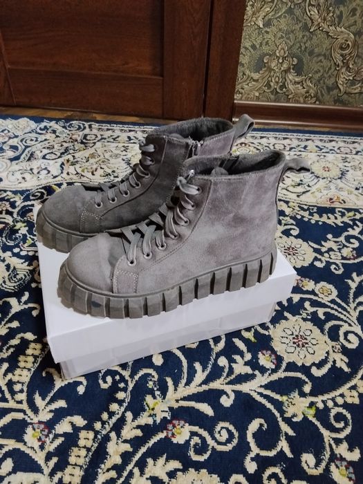 Замшевые ботинки размер 37