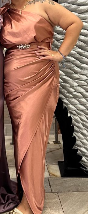 Официална рокля с колан