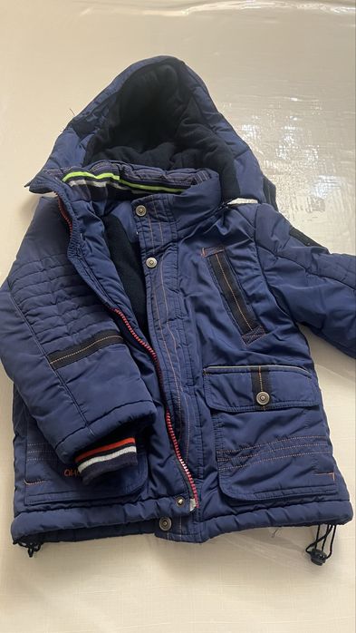 Продам зимние детские куртки.