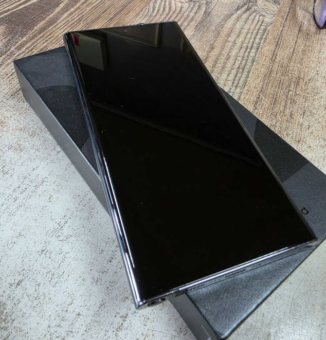 Samsung S22 Ultra Phantom Black 128GB в доста добро състояние