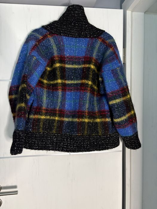 Къса жилетка в многоцветен десен