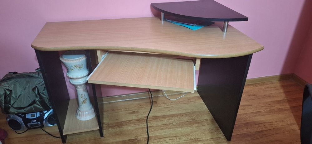 Birou cu scaun de vânzare