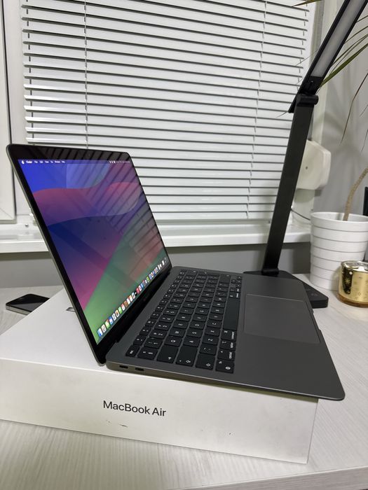 Macbook Air M1 8gb ram 256 gb ssd