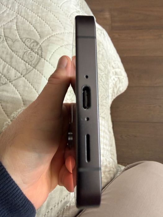 Продавам Samsung Galaxy S24 FE 128GB Graphite