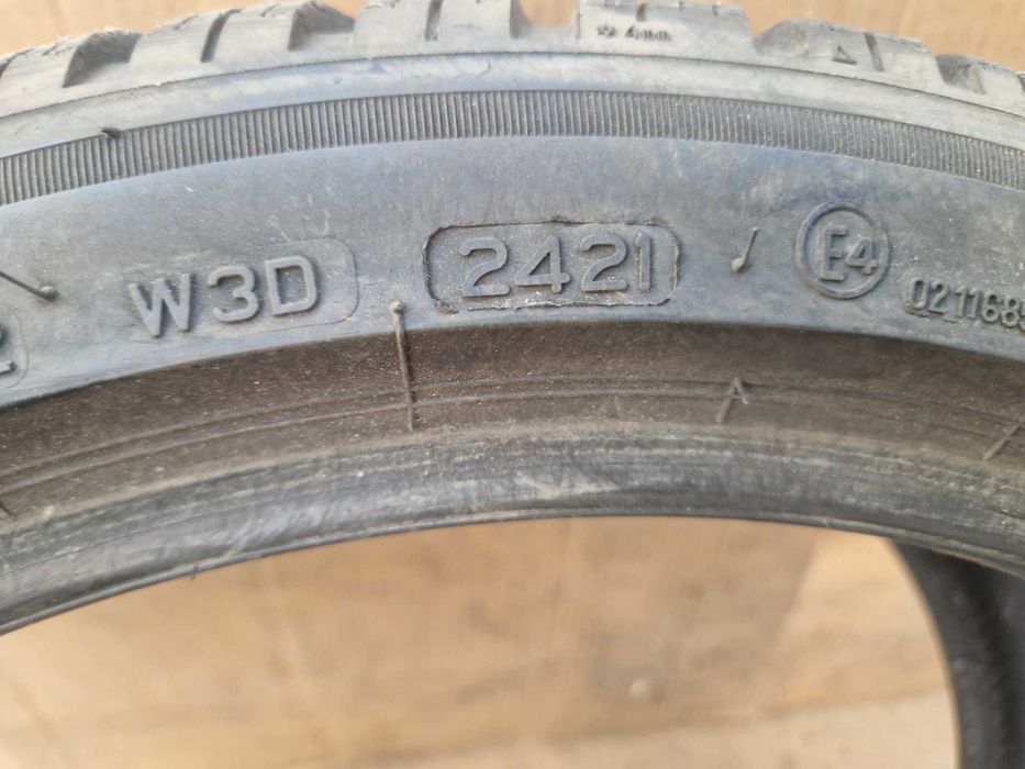 2 Bridgestone R19 225/40 Зимни гуми  DOT2421