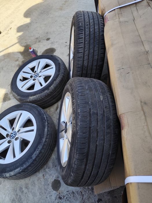 Джанти с гуми Golf 8 16 цола,в перфектно състояние