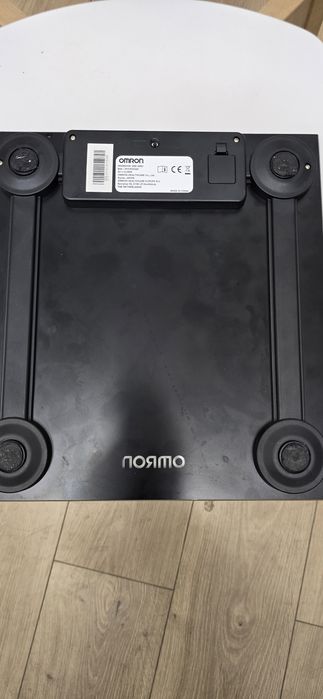 Напольные весы "OMRON"