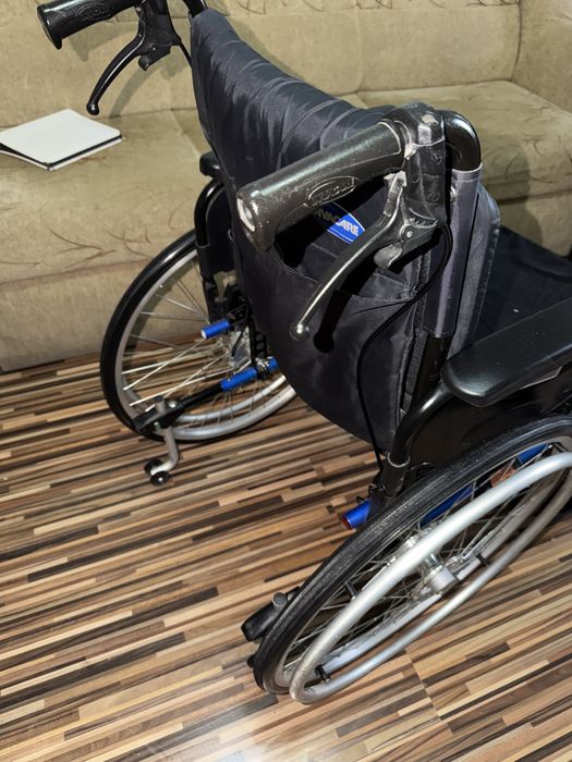 Scaun din aluminiu pliabil batrani handicap dizabilitati